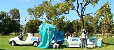 �ʐ^�F�I�[�X�g�����A�Ńn�C�h���E�o�X�̃T�[�r�X���s���Ă���ATammy's Mobile Dog Washing